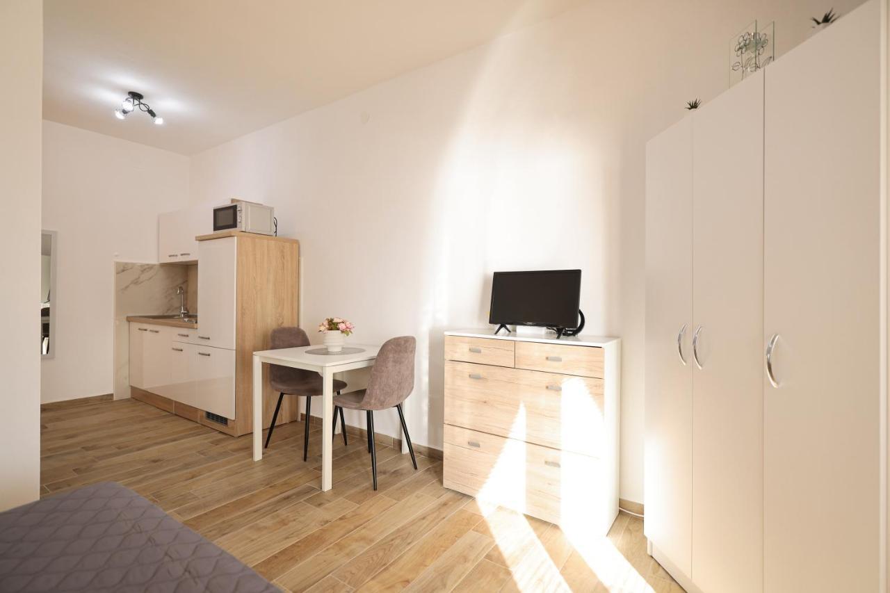 Apartments Kiara Бибине Екстериор снимка